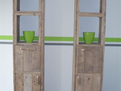 Holz Regalsystem mit Metallstreben - Hergestellt aus Bauholz